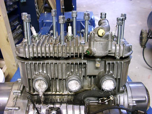 バイク SUZUKI GT750 シリンダーヘッド エンジン